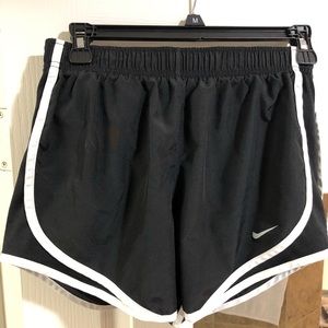 Black Nike running shorts 🩳 🏃‍♀️